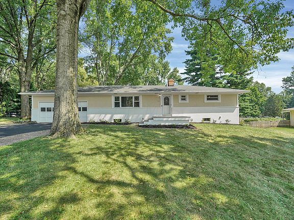 3rd image of 260 Kaye Dr