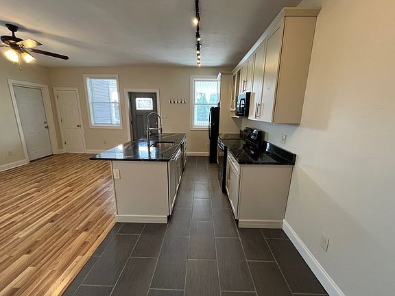 5th image of 4924 Centre Ave #11