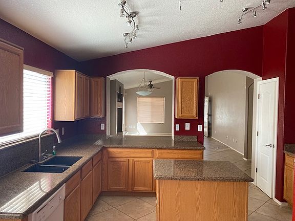 3rd image of 2111 W Calle Campana De Plata
