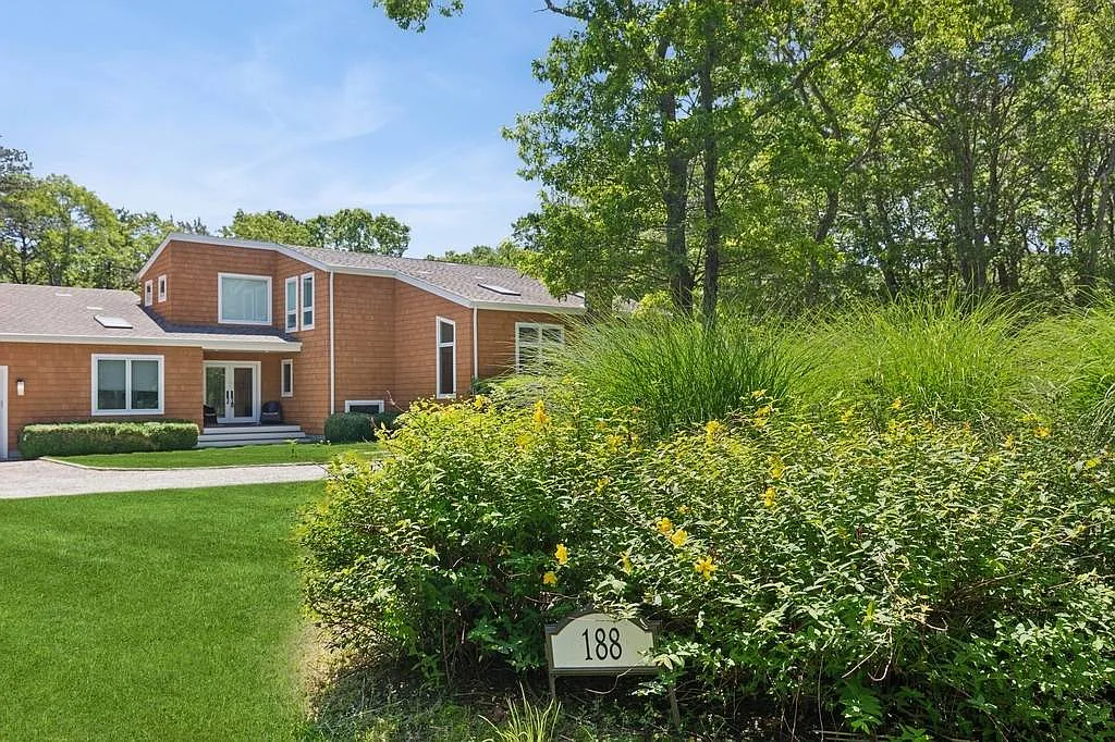Renovated Contemporary Living, with tennis!, EH NW Woods — Photo 1