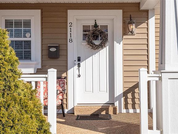 3rd image of 2118 Forest Ave