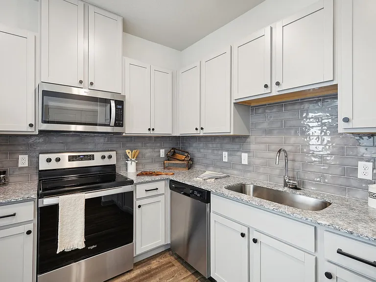 Azora Ranch Apartments — Photo 6