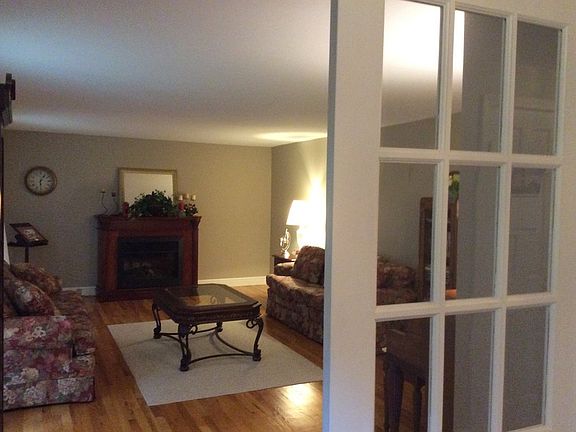 3rd image of 132 Lakeshore Dr