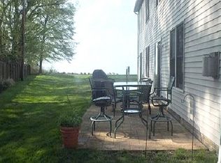 38 Sunset Cove Cir, Eastlake, OH 44095