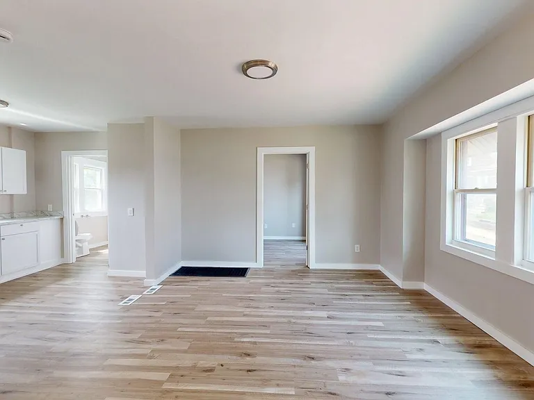 134 N Arlington St — Photo 11
