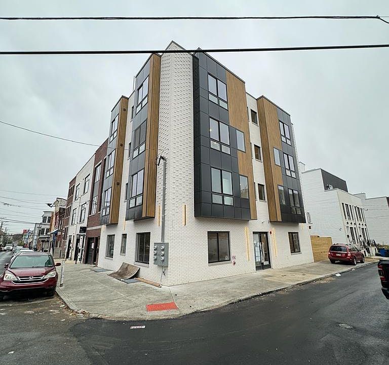 1st image of 2731 W Jefferson St #3