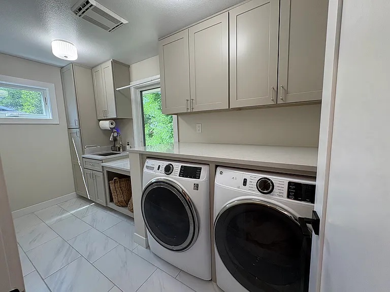 5769 S Geneva St — Photo 15