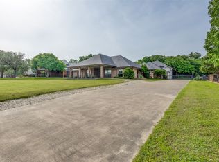 704 Indian Springs Trl, Kennedale, TX 76060