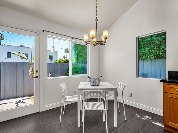 4th image of 910 N Hayworth Ave #910