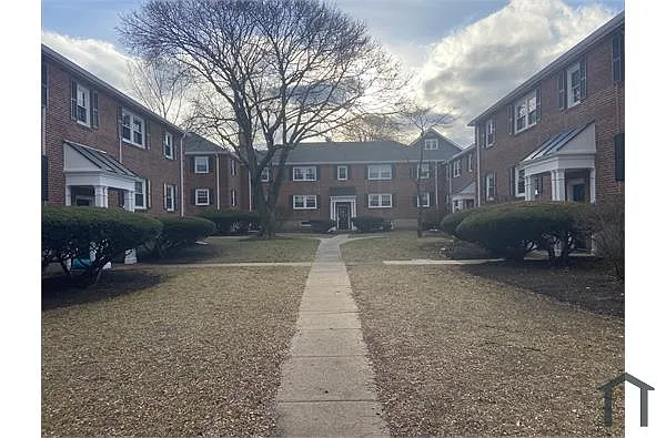 Building Photo - 926 Massachusetts Ave #5