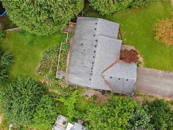 3rd image of 11932 Shoreview Dr SW