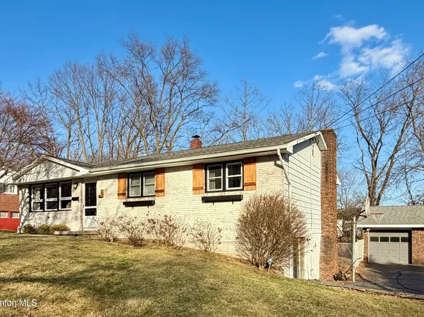 107 Daystrom Ave, Archbald, PA 18403