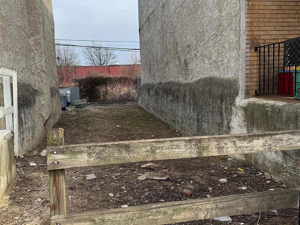 2nd image of 4819 N Marshall St