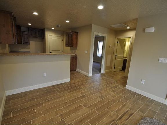 3rd image of 1916 Sheffield Dr APT D