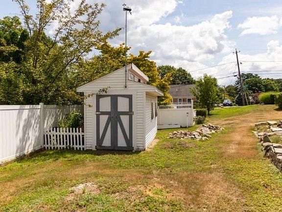 4th image of 36 Beverly Cir