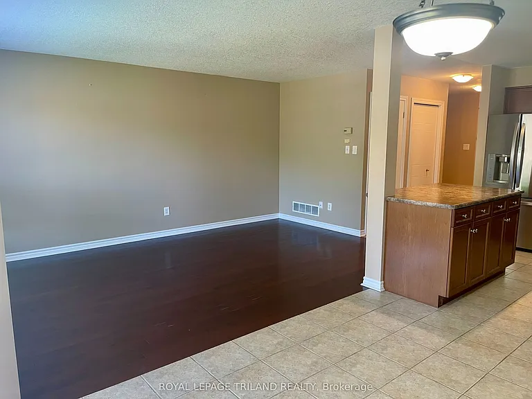 979 Crosscreek Ct — Photo 7