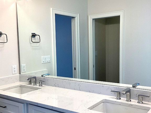 4th image of 22 Pacifica Cir