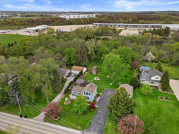 3rd image of 520 W Oakwood ROAD