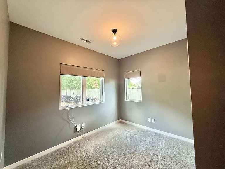 1029 Gregg St — Photo 3