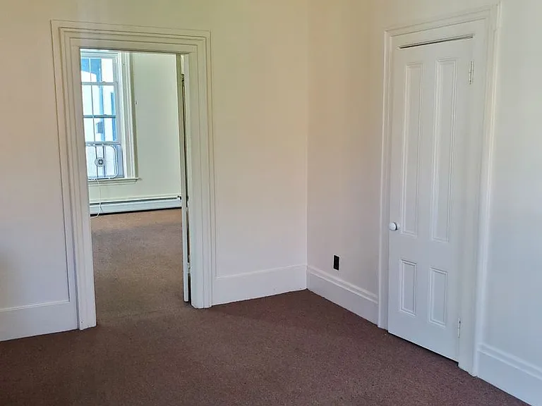 19 Dunbar St — Photo 3