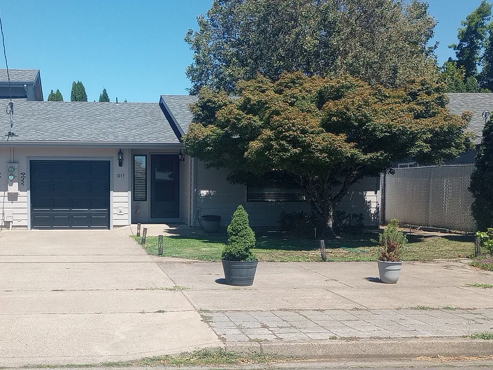 1015 Clinton Dr