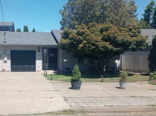 1015 Clinton Dr, Eugene, OR 97401