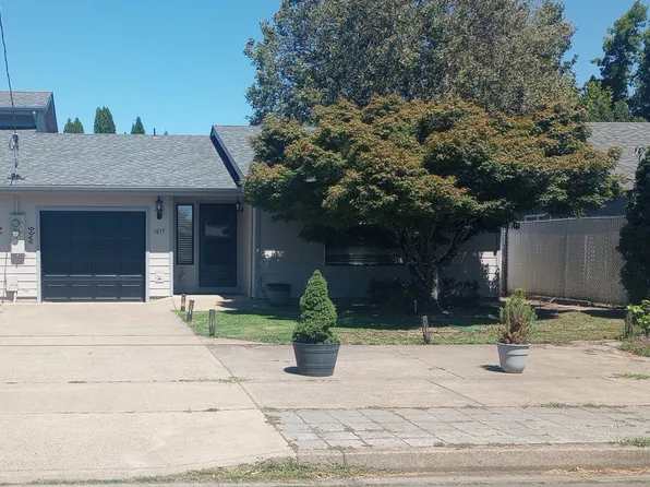 1015 Clinton Dr, Eugene, OR 97401
