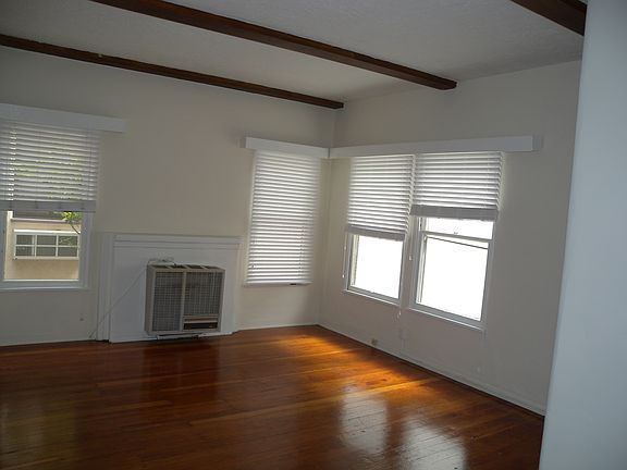 3rd image of 132 S Oakhurst Dr APT 4