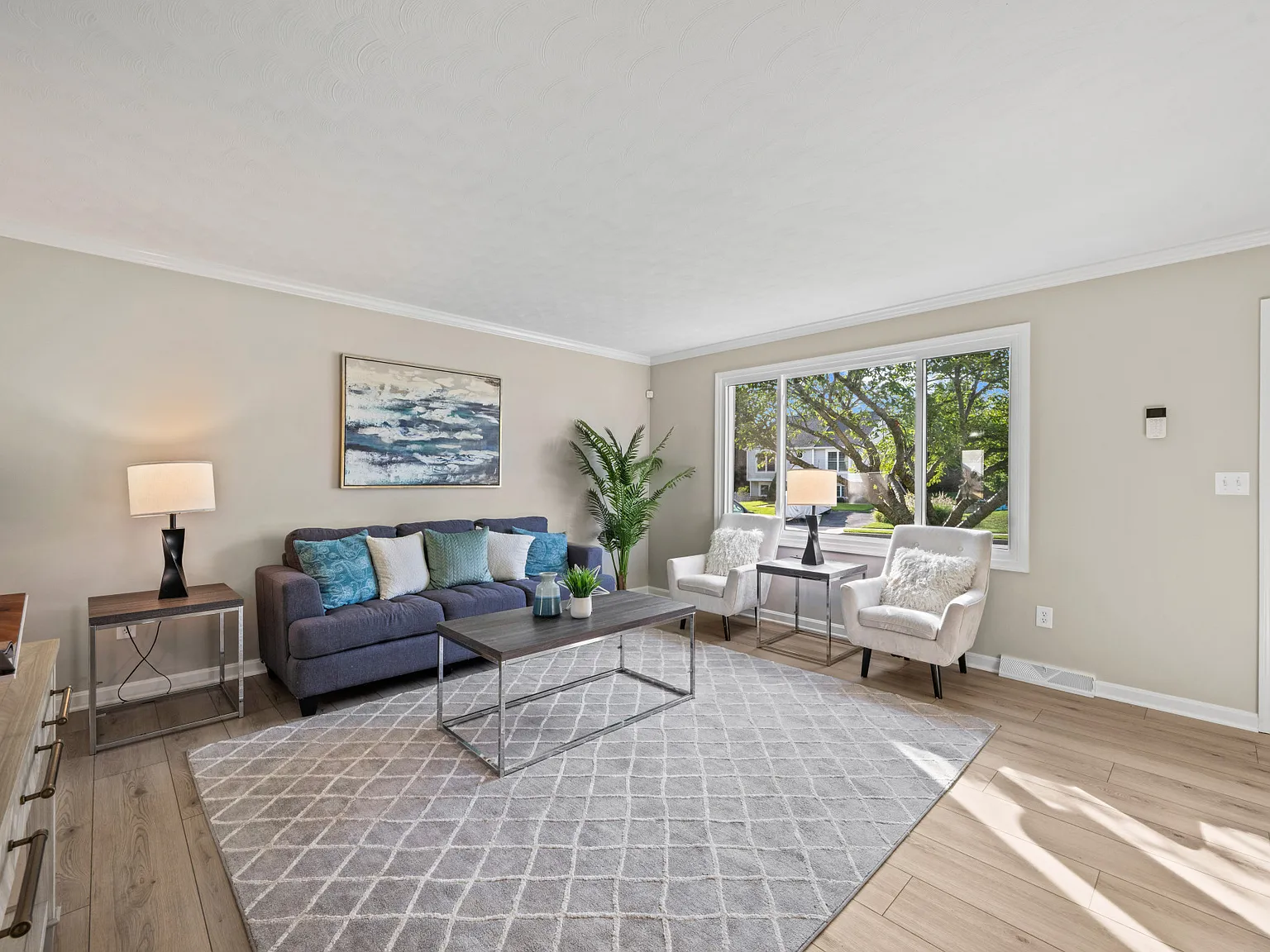 4 bed, 1700 sqft, $3,200 — Photo 4