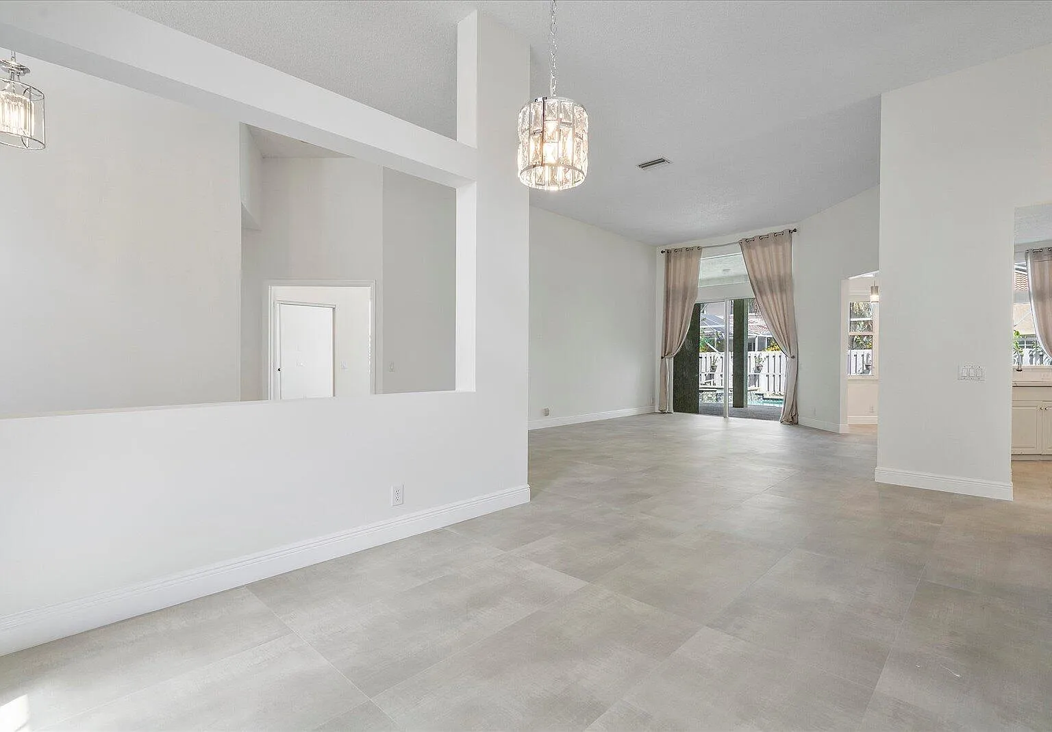 4 bed, 2.5 bath, 3073 sqft, $7,500 — Photo 1