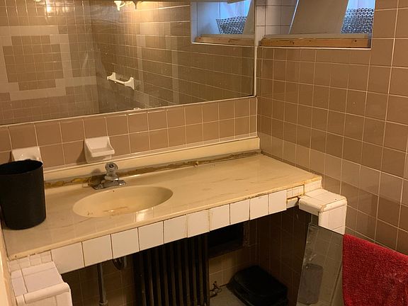 3rd image of 1255 Alcott St Floor 1