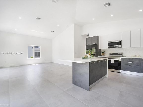 2nd image of 5 Bowen Dr