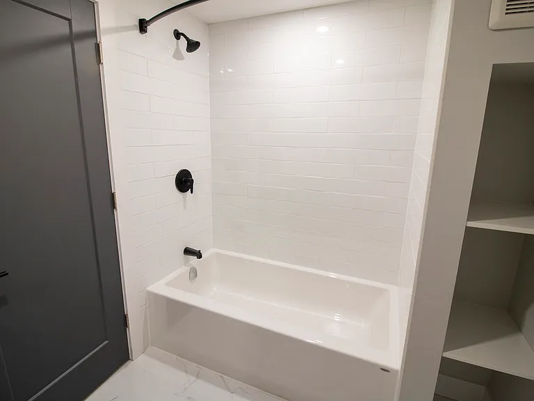 179 Burnside Dr #LOWER — Photo 19