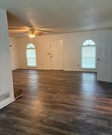 4th image of 25 Freestone Dr