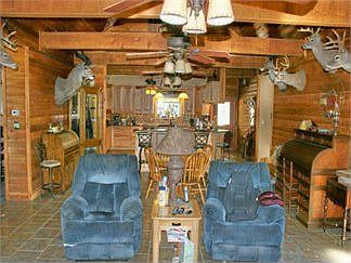 4th image of 601 Anderson Ln