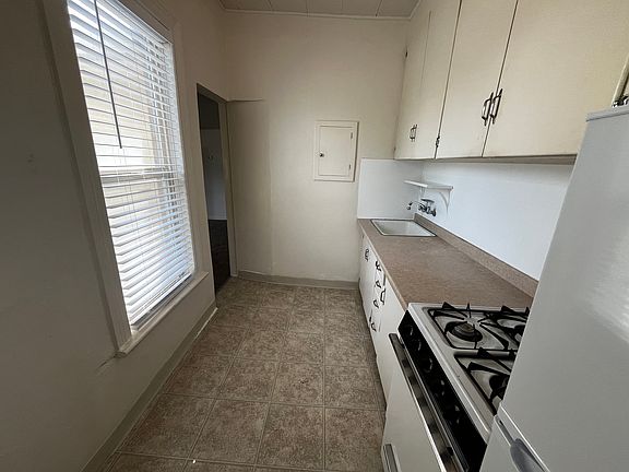 4th image of 840 E 1st Ave Unit 3