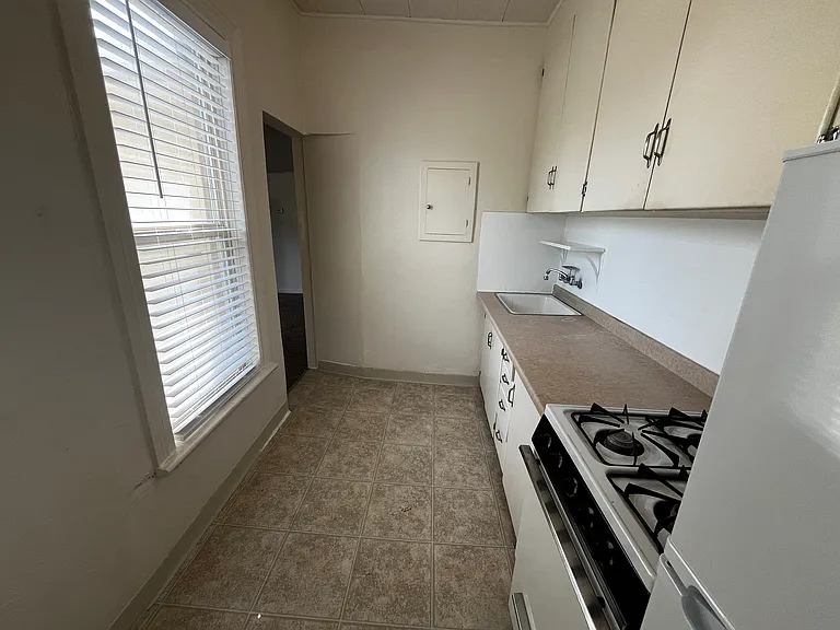 840 E 1st Ave #3 — Photo 4