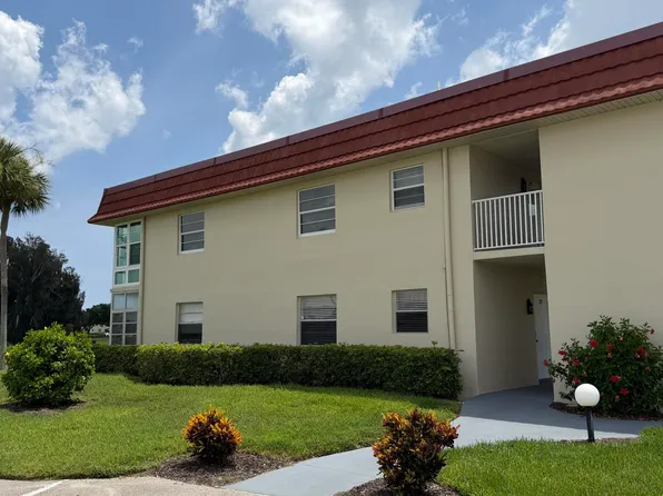 40 WOODLAND Drive #105, Vero Beach, FL 32962