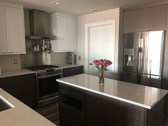 3rd image of 123 College Pl Unit 1505