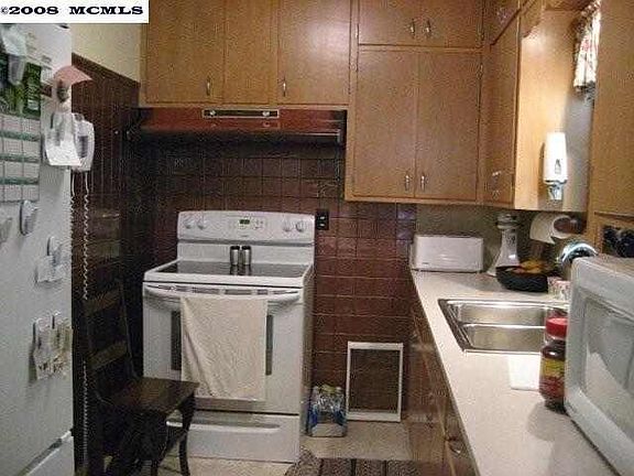 2nd image of 915 14th St SE