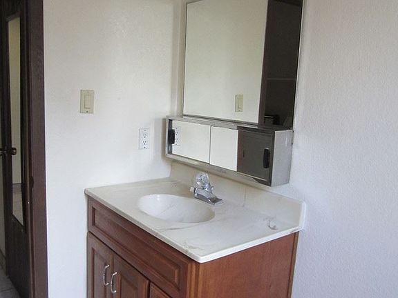 4th image of 2730 Fairway Dr APT B