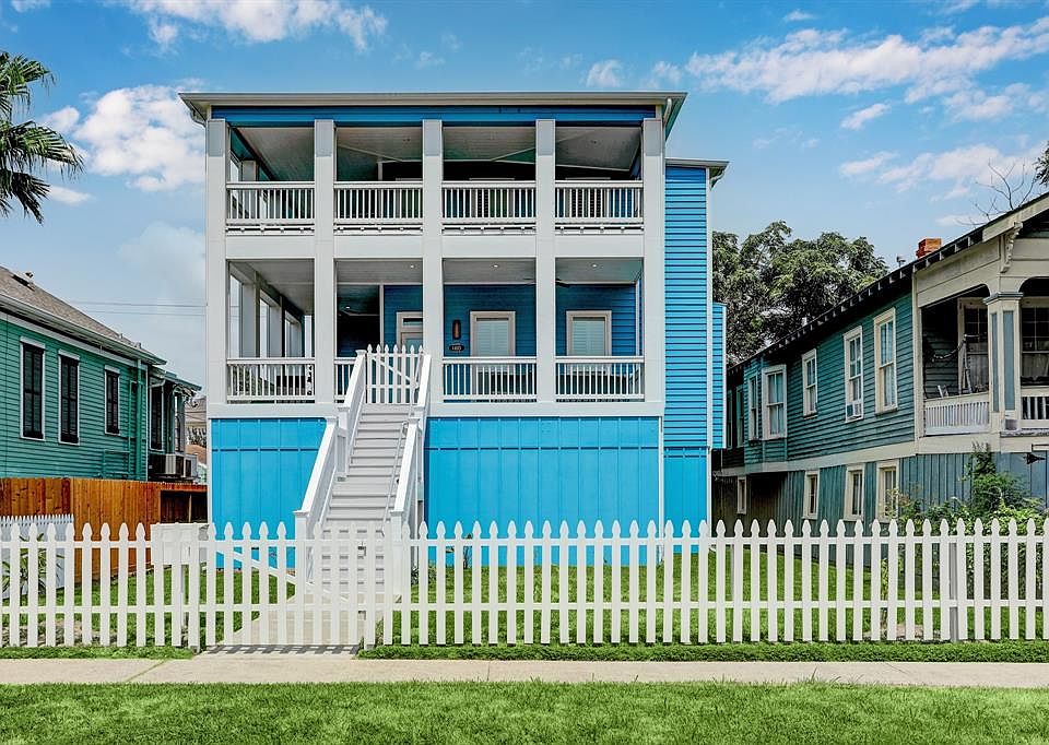 Built 2015! Wide double gallery porches accentuate additional living spaces for this 2,874 square foot (CAD) raised house.