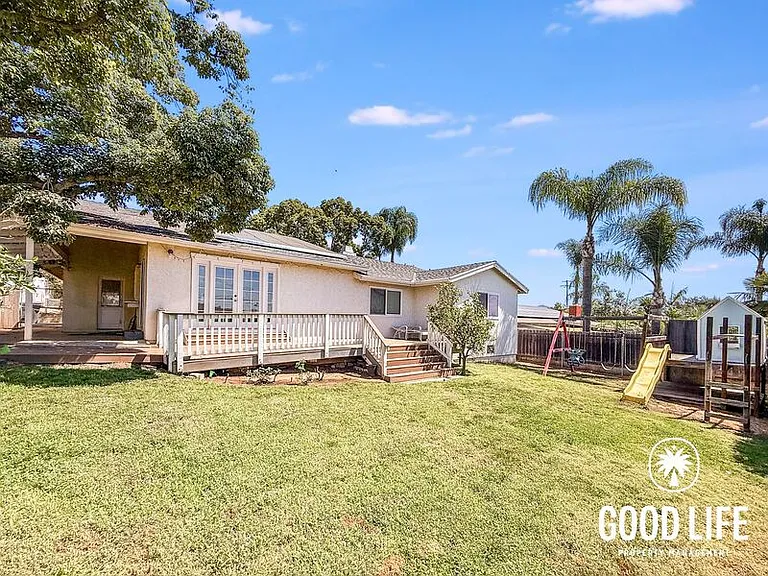 1031 Emelita St — Photo 17