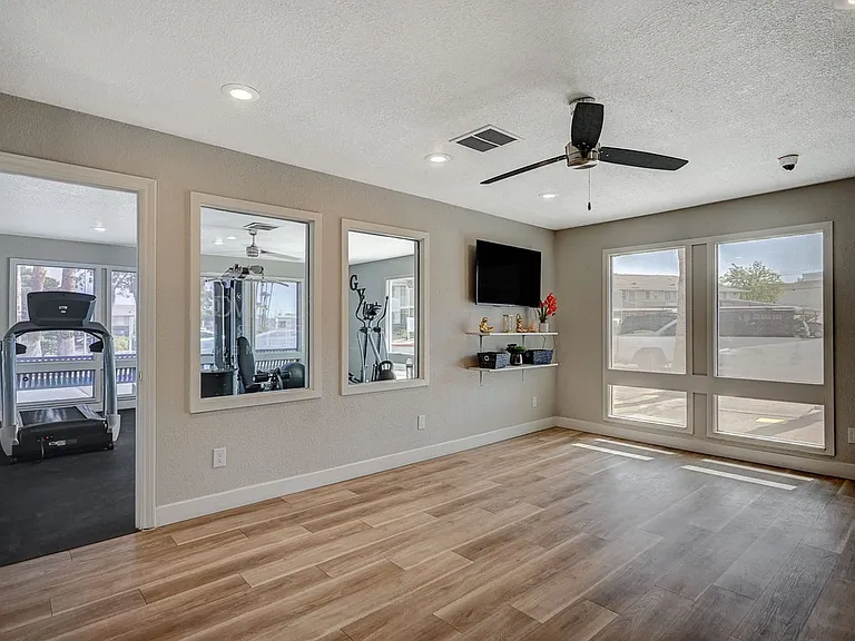 Rosewood Park Apartments — Photo 15