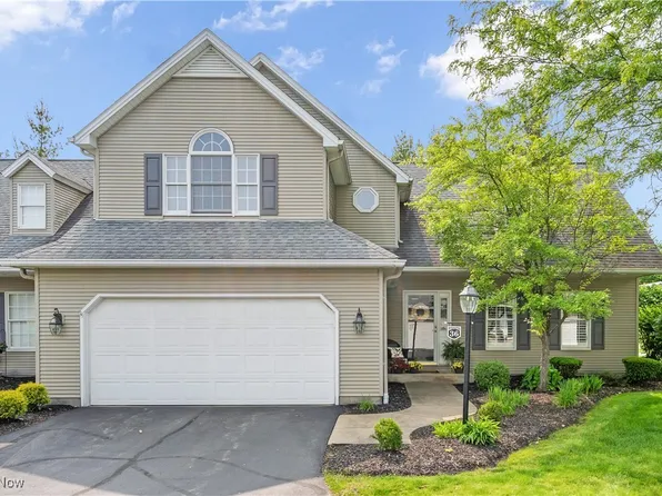 36 Greystone, Youngstown, OH 44514
