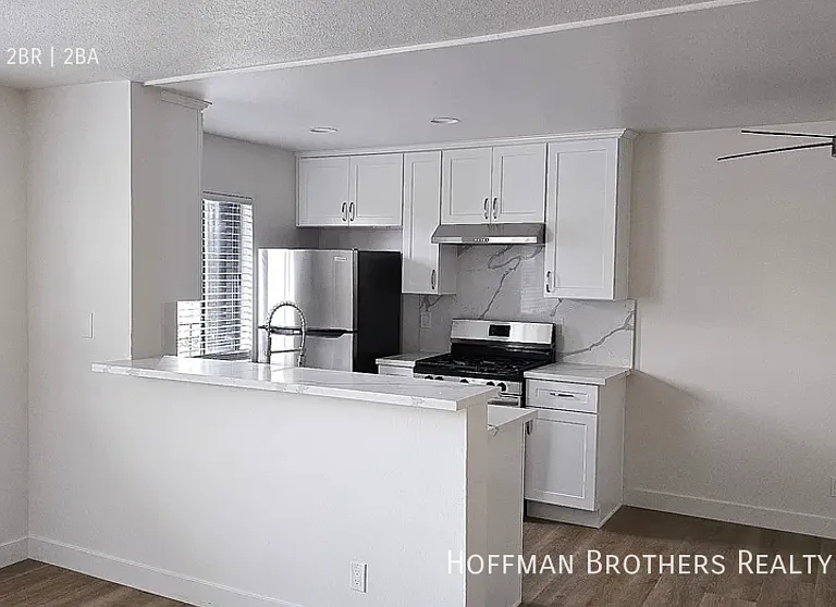 3910 E 11th St #12 — Photo 2