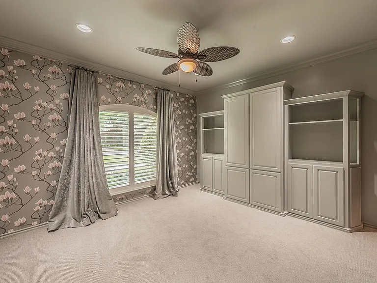 6724 Blue Meadow Dr — Photo 36