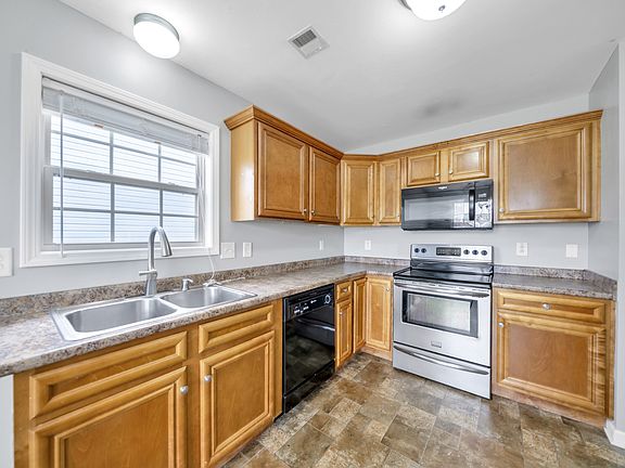 3rd image of 988 Cindy Jo Ct