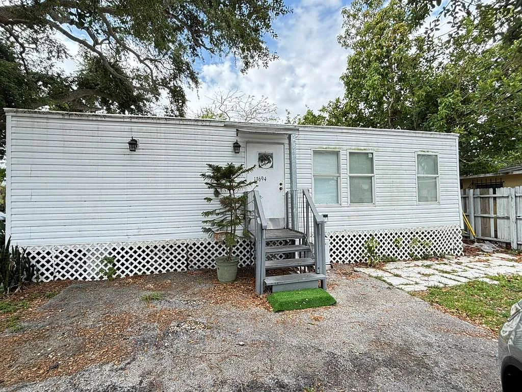 Building Photo - 13694 NE 20th Ct