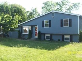 31 Hillsdale St, Woonsocket, RI 02895